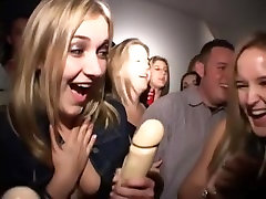 Increíbles pornostars Calli Cox y Taylor Lluvia en el fabuloso morena, colegio porn clip