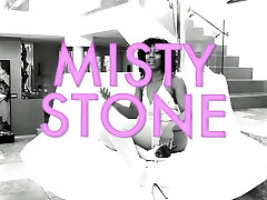 Misty Stone یکی از ستاره های پورنو داغ و او را دوست دارد صحبت کردن در مورد کار