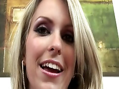 Exóticos pornstars Cayden Moore y Courtney Cummz en el mejor de los big tits, big butt escena porno