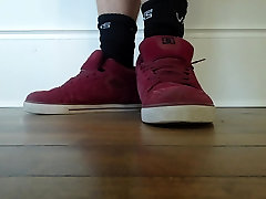 Skater feet in DC shoes
