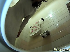 Asian babe phat bubble butt anal peeing