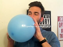 balloon fetish - adam rainman che soffia palloncini video 2