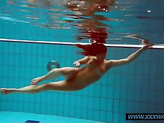 Hairy melayu ayuni teen Deniska in the pool