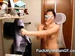 lindo indio novia de tomar selfie desnuda