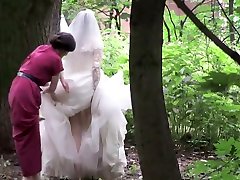 Brides hot pissing pussy gets peeped
