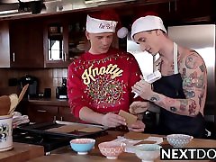Inked lpndon keyes gets his ass barebacked after making cookies