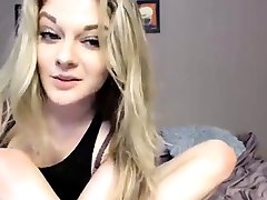 Sexy girl rubs and fingers baick lun on cam