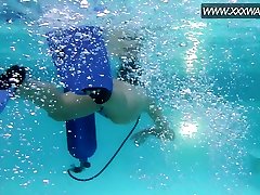 Lusty Hungarian diver with natural tits Minnie Manga masturbates in pool