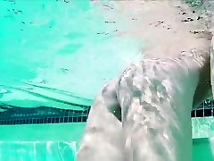 Girlfriend in bikini anal fucked at pool