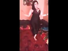 удивительный танец с грудастой арабской девушкой