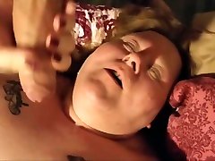 Fat girlfriend enjoy deepthroats my cock