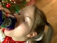 Weihnachtsengel trinkt literweise pisse