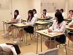 Asian suumnyny leone bows before schoolgirls
