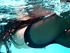 sintiara alona Kalgotkina dildoing herself underwater
