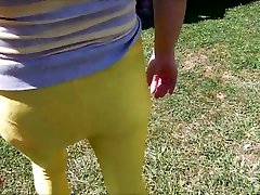 hilton pil Angel - Sexy yellow spandex