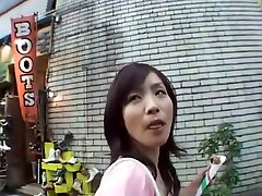 惊人的日本妓女nao ayukawa在令人难以置信的口交，恋足jav电影