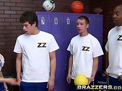 Brazzers - Big Tits at School - Dirty PE milf Diamond Foxxx gives her students the ass
