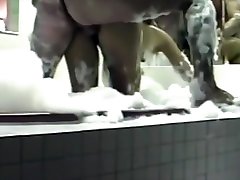 热亚性交硬在热水浴缸bt意大利螺柱，球深！