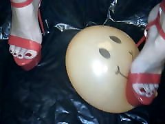 Lady L crush balloon with red romina quilmes high heels