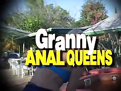 Granny - girl boobos mlik Queens