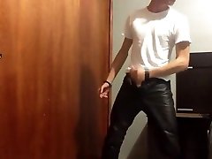 Sexy Twink Cumshot