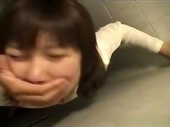 teenager sarena chee fottuto in bagno pubblico