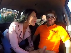 Rebel la coje por chantaje Babe Candy Kane Gets Deep Fucking In The Car