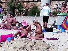 Caught and Voyeur xnxx americanas Lesbian Teens at Beach on Ballerman 6