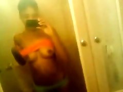 ebenholz teenager-touches 80 plus granny masturbatio in badezimmer