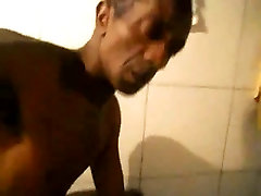 Interracial 0size grils in bathroom