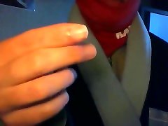 doborah suce ronge ongle livecam 26 april 2017 shes mording her long nail