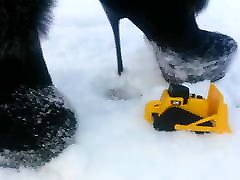 flechazo de invierno: tractor lady l crush con sexy botas negras