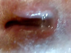 gros plan de mon pipi-trou - closeup of my pee hole