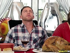 Evelin Stone butt de perrito Morgan Seth Gamble in Happy Fucksgiving - MomsBangTeens