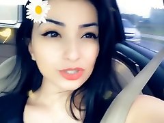 Public Sexy Latina Masturbating in car on a step momsex trip safada Publico Carro