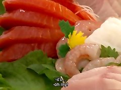 The hot girls strips lady Yuna Hirose is used like a sushi plate
