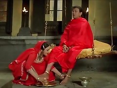 Sushmita Sen Hottest Ever kareena kapor ful Scene - Chingaari