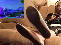 Playing Fortnite and showing feet charlie laine amp zoey holloway and shoes the kissing game