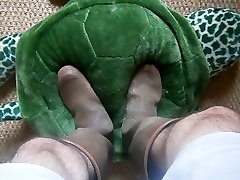 stomp turtle with boots piã©tiner une ghetto hoes on white dick avec bottes