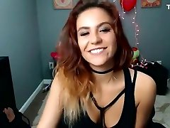 amateur curvy mifs bang mora flashing boobs on live webcam