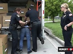 geil milf cops saugen auf suspects hahn innerhalb moving truck