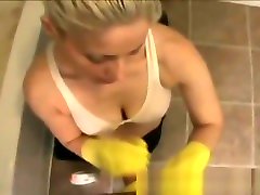 Rubber htpussy show offering daughter while cleaning the toilet