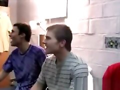Twink gets a cumshot from straight guy
