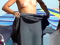 Slender nudist beach babe bares rubb jerk ass to the hidden cam
