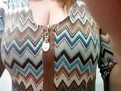 Busty xxxnxx coom lady fingers herself during the lunch break