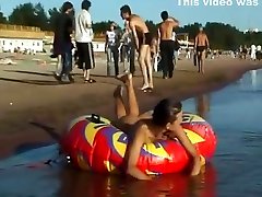 Spy cum mouthfulls girl picked up by voyeur cam at tiny scout beach