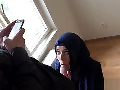 Rich muslim lady Nikky Dream wants to buy apartments in Prag
