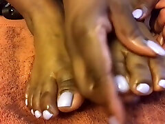 SEXFEENE GIVES HER FEET A MUCH NEEDED OILY SENSUAL MASSAGE