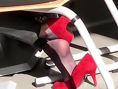 secretary in nylon socks rompiendo himen con los dedos red high heels
