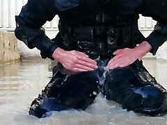 washing my muddy swat supermann xxx 2 in the water